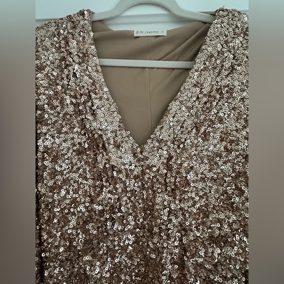 Sequin Dress with balloon sleeves - Picture 4 of 8